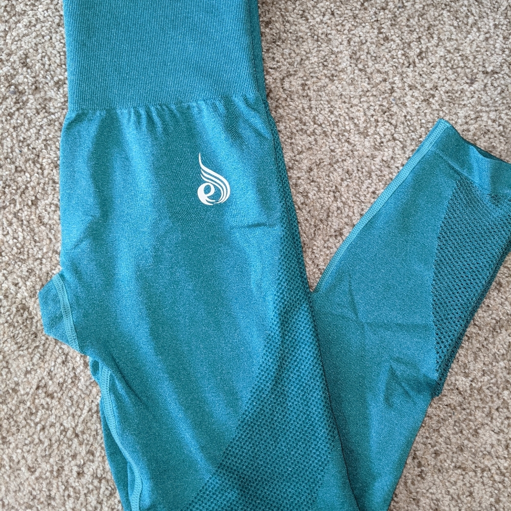 Ryderwear seamless leggings and matching top